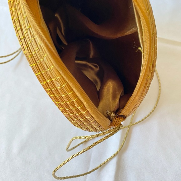 Rare Golden Grass Circle Purse - Picture 2 of 3